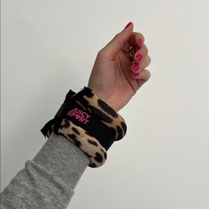 juicy sport leopard print wrist weights, adjustable, 2.5 pounds each